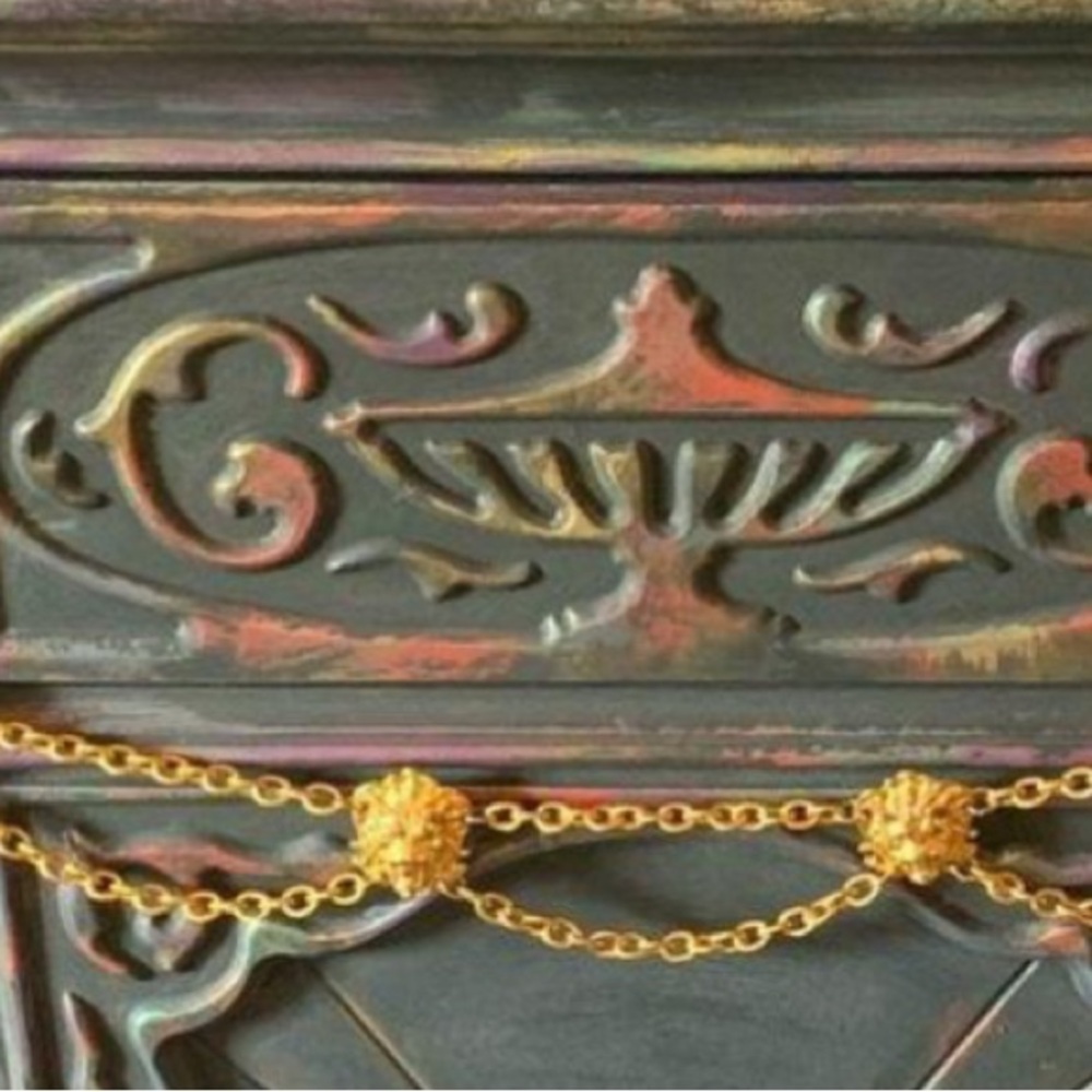 "Just a Roar Away " vintage Gold Chain Belt - Picture 7 of 7